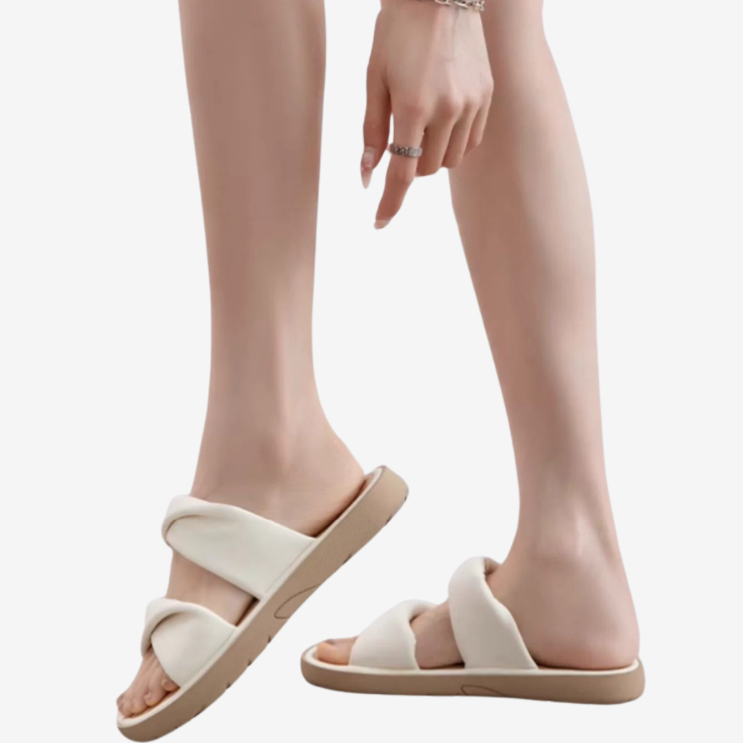 Adélaïde™ Leather Flat Sandals
