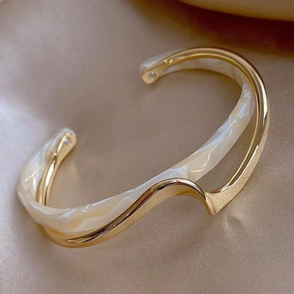 Onoa™ Cuff Bracelet